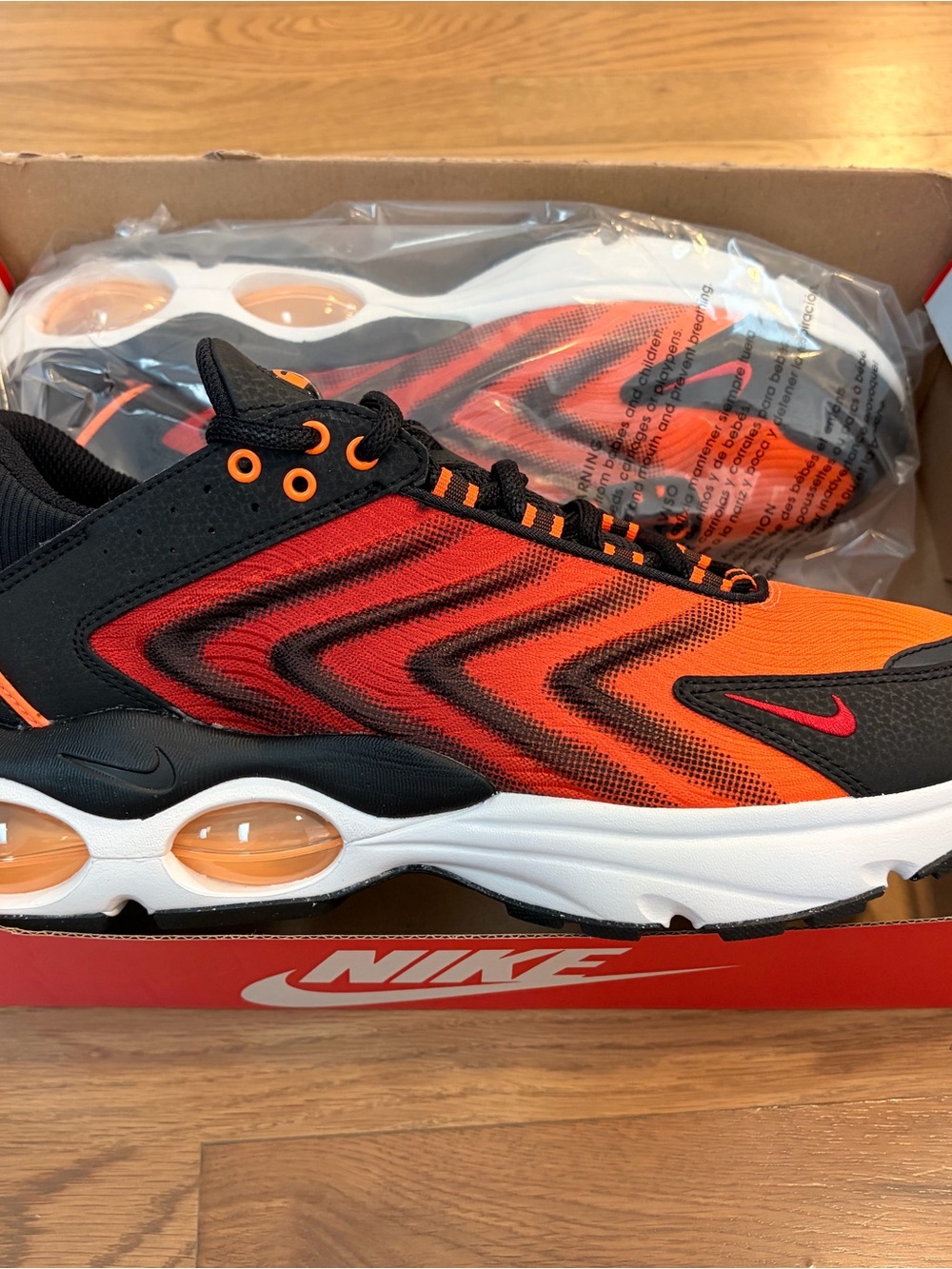 Nike Air Max TW SE sneakers